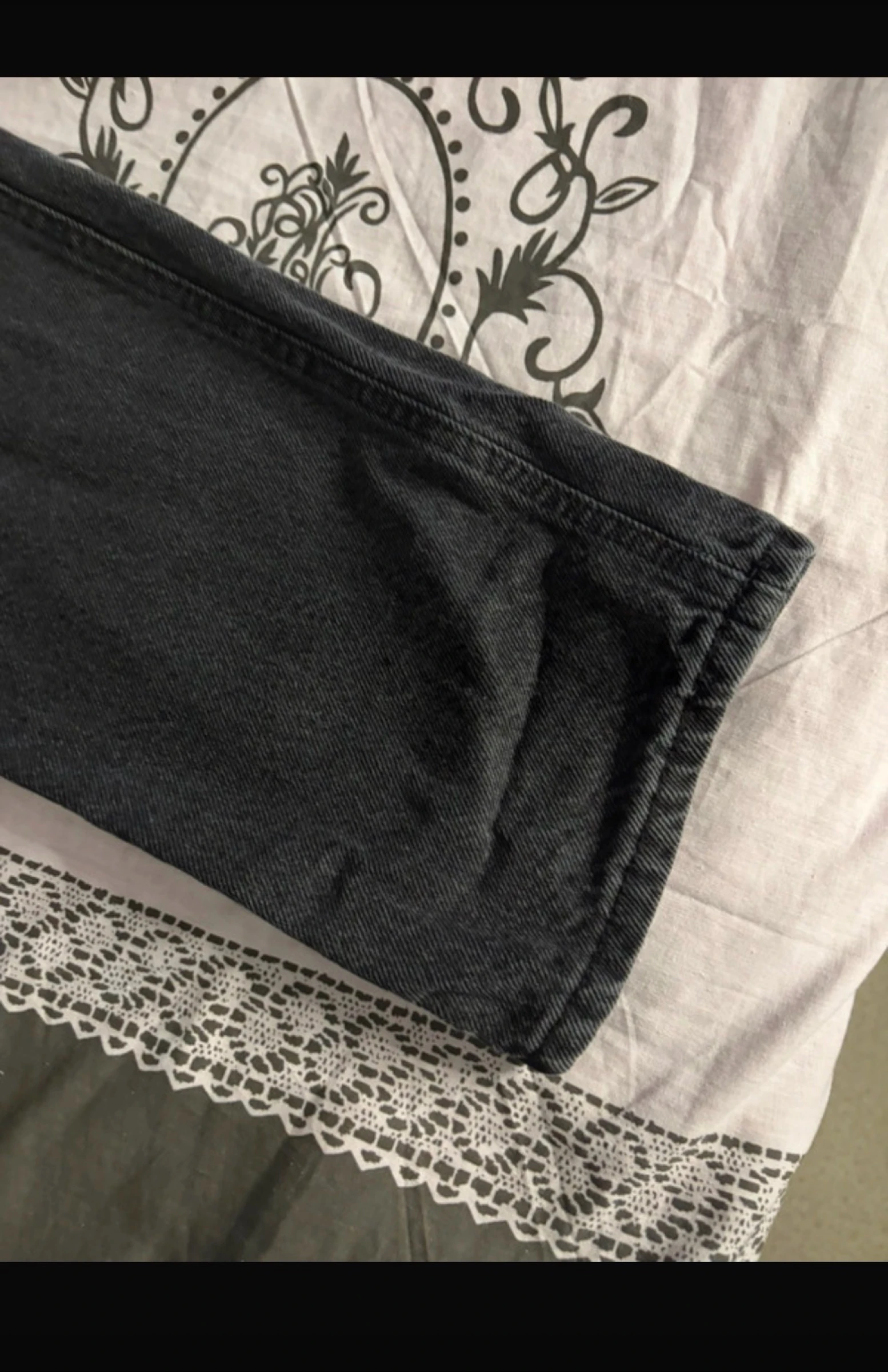 Jeans recto negro desgastado – photo 2
